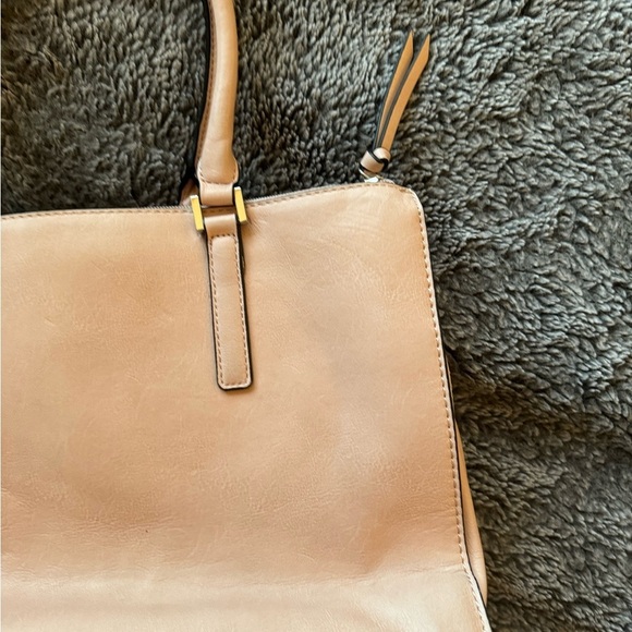 GUESS Tote Stye Handbag - Picture 14 of 16